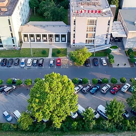 Отель Laterum
